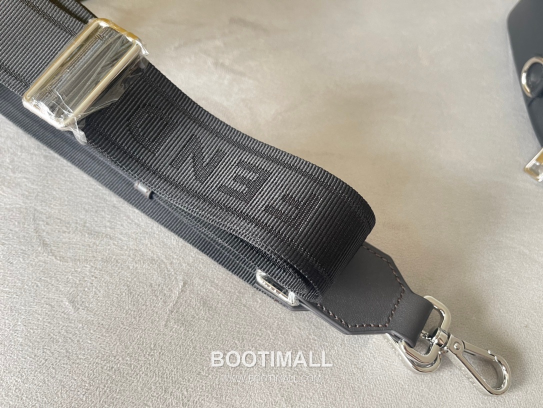 Fendi Camera Case FF Jacquard Fabric Bag 펜디 카메라 케이스 FF 자카드 패브릭 백 22cm 9