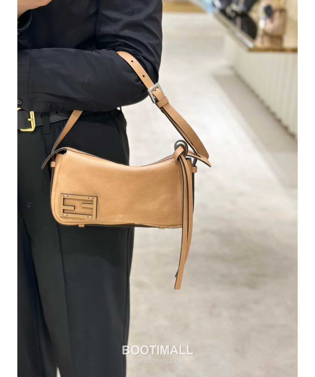 Fendi Simply FF Matte Calfskin Beige Shoulder Bag 펜디 심플리 FF 무광 카프스킨 베이지 숄더백 35cm 3