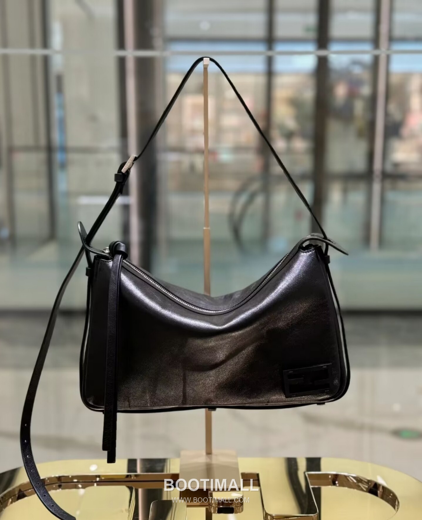 Fendi Simply FF Patent Low-Gloss Calfskin Black Shoulder Bag 펜디 심플리 FF 페이턴트 로우글로스 카프스킨 블랙 숄더백 22cm 8