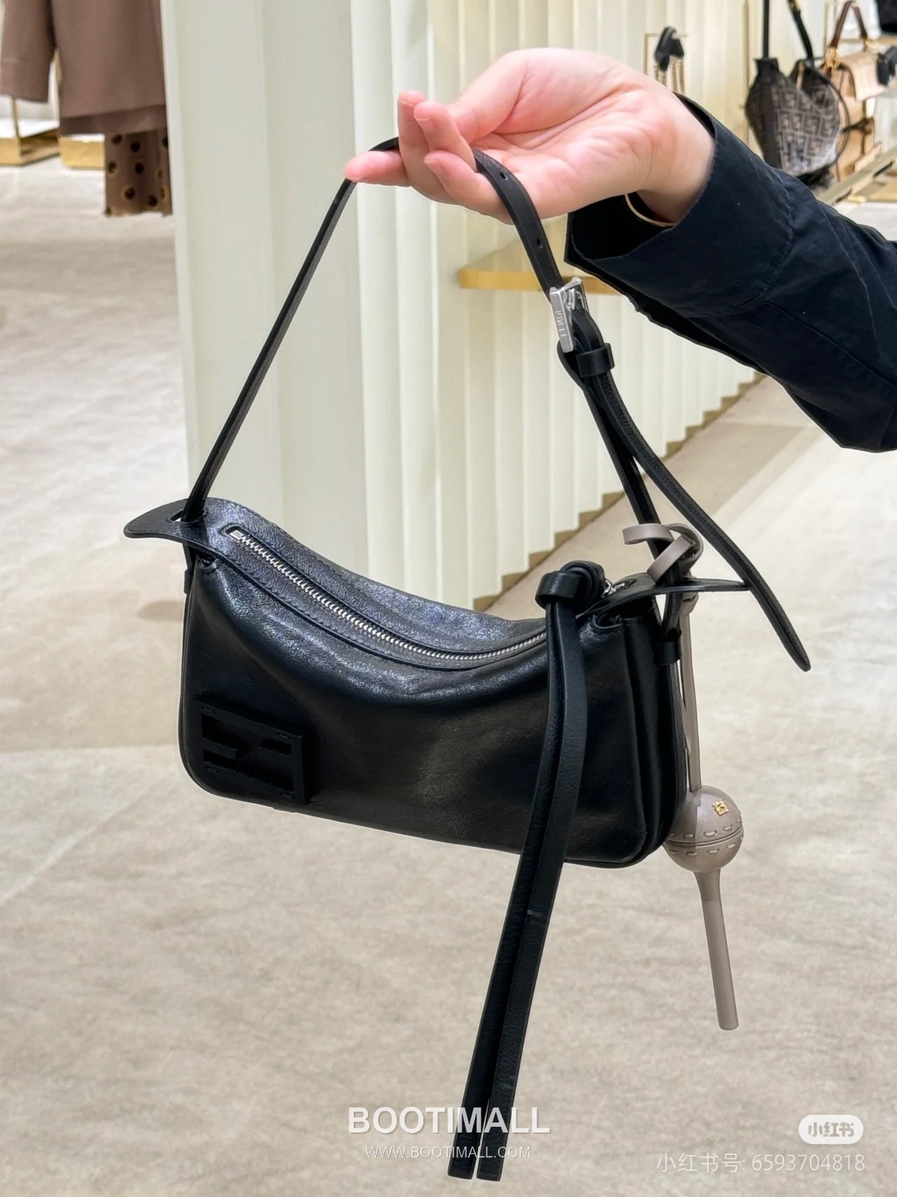 Fendi Simply FENDI Medium Calfskin Leather Bag 펜디 심플리 펜디 미디엄 카프스킨 레더 백 34.5cm 4