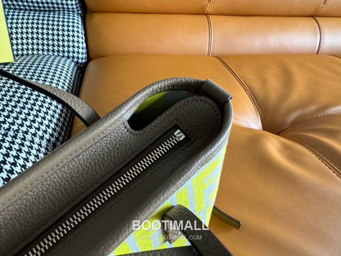 Fendi FF Jacquard Mini Shopper Tote Bag 펜디 FF 자카드 미니 쇼퍼 토트백 83278M55 23cm 6