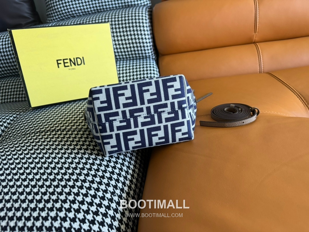 Fendi FF Jacquard Mini Shopper Tote Bag 펜디 FF 자카드 미니 쇼퍼 토트백 83278M55 23cm 3