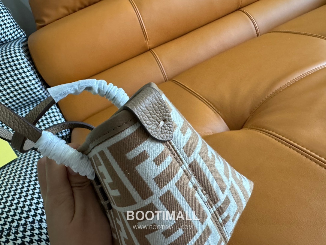 Fendi FF Jacquard Mini Shopper Tote Bag 펜디 FF 자카드 미니 쇼퍼 토트백 83278M55 23cm 12