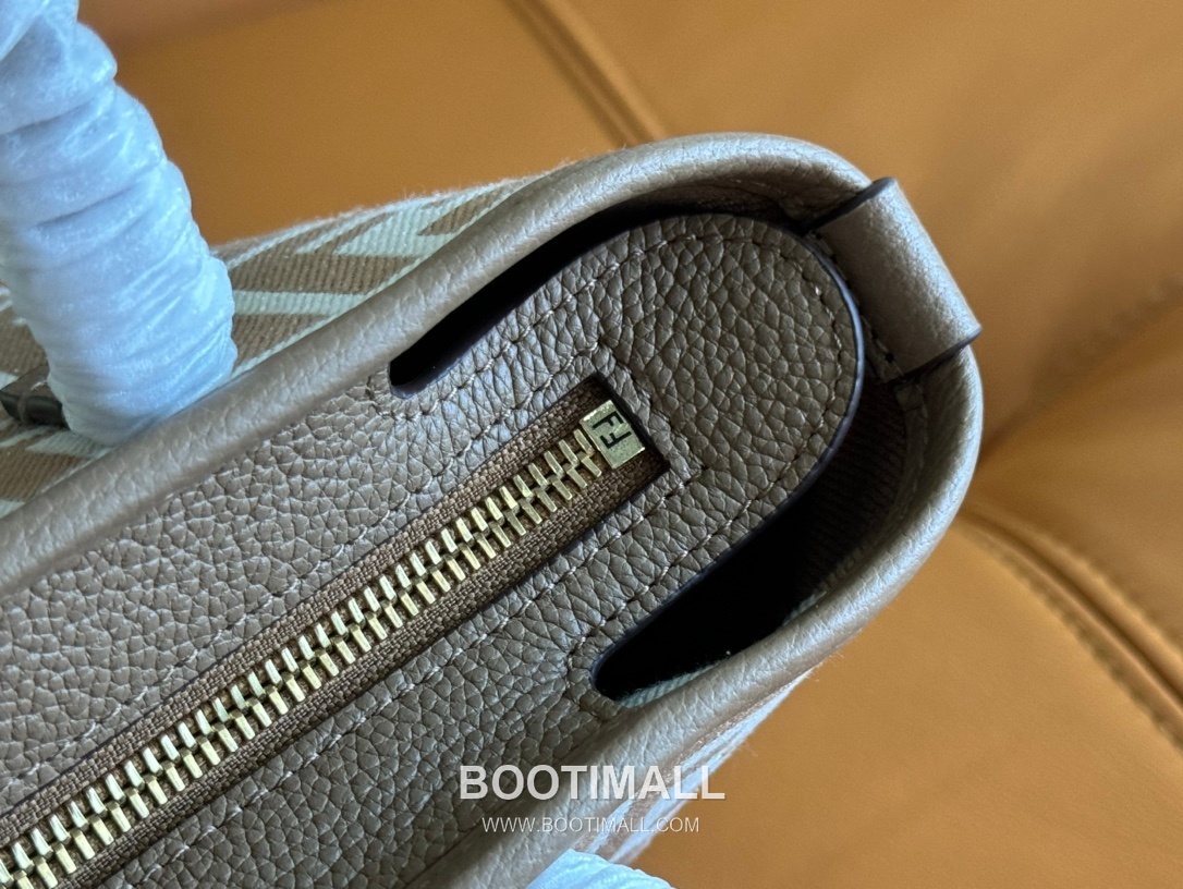 Fendi FF Jacquard Mini Shopper Tote Bag 펜디 FF 자카드 미니 쇼퍼 토트백 83278M55 23cm 14