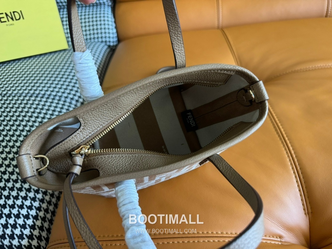 Fendi FF Jacquard Mini Shopper Tote Bag 펜디 FF 자카드 미니 쇼퍼 토트백 83278M55 23cm 15