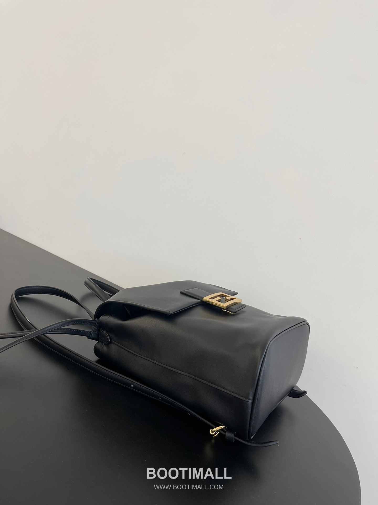 Fendi FF Buckle Drawstring Cowhide Black Backpack 펜디 FF 버클 드로우스트링 소가죽 블랙 백팩 26cm 12