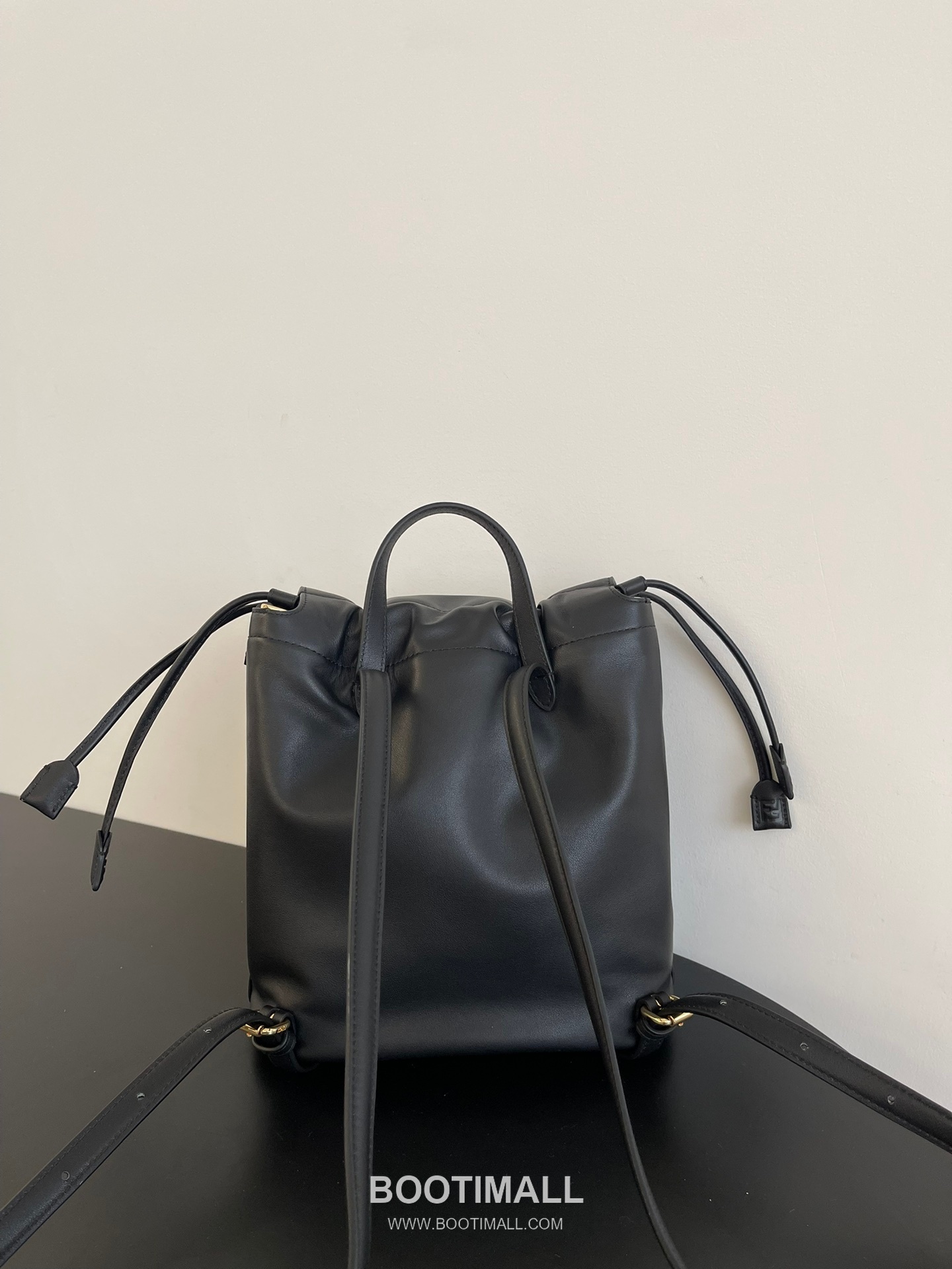 Fendi FF Buckle Drawstring Cowhide Black Backpack 펜디 FF 버클 드로우스트링 소가죽 블랙 백팩 26cm 13