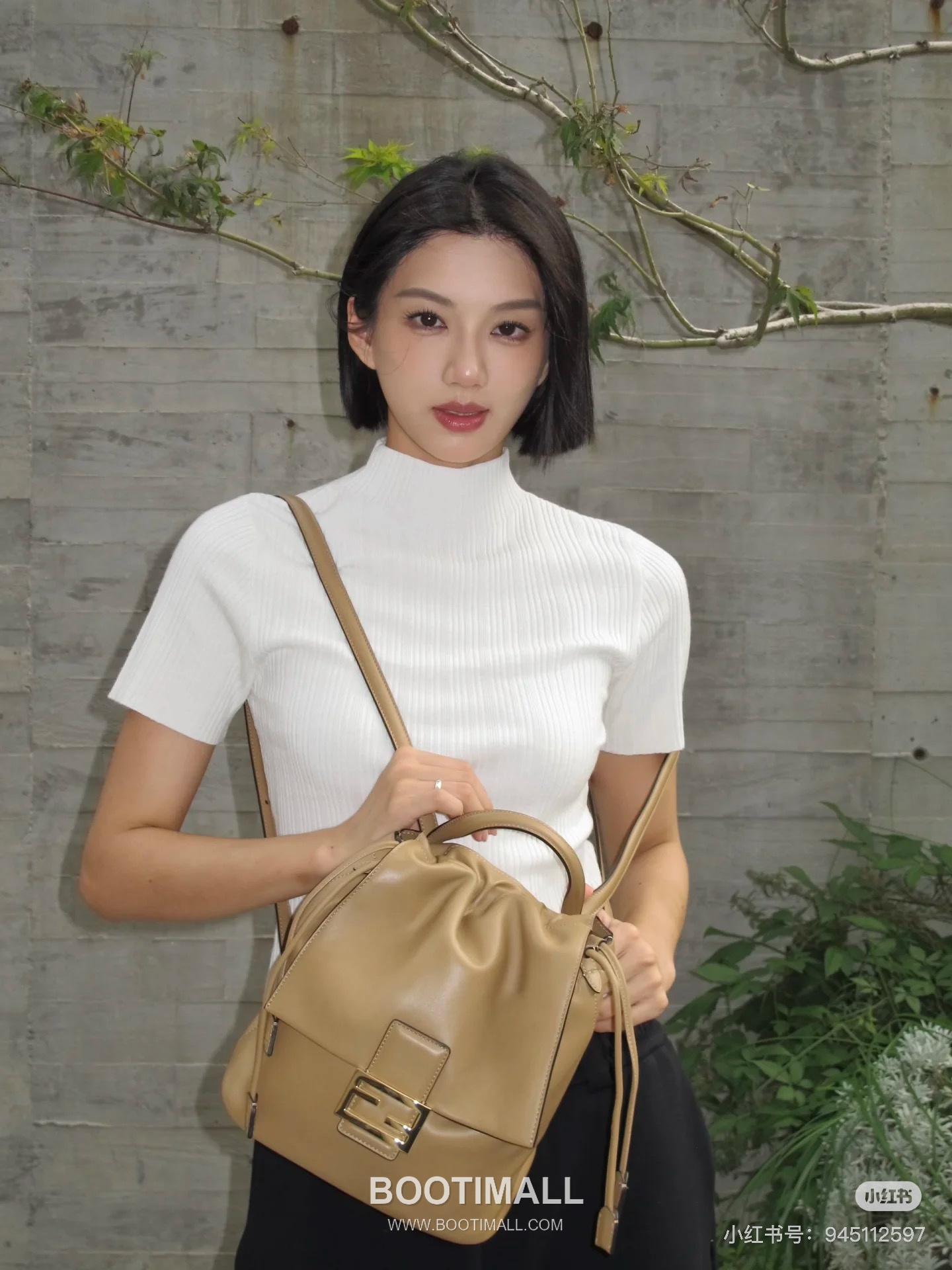 Fendi FF Buckle Drawstring Flap Cowhide Milk Tea Beige Backpack 펜디 FF 버클 드로우스트링 플랩 소가죽 밀크티 베이지 백팩 26cm 3