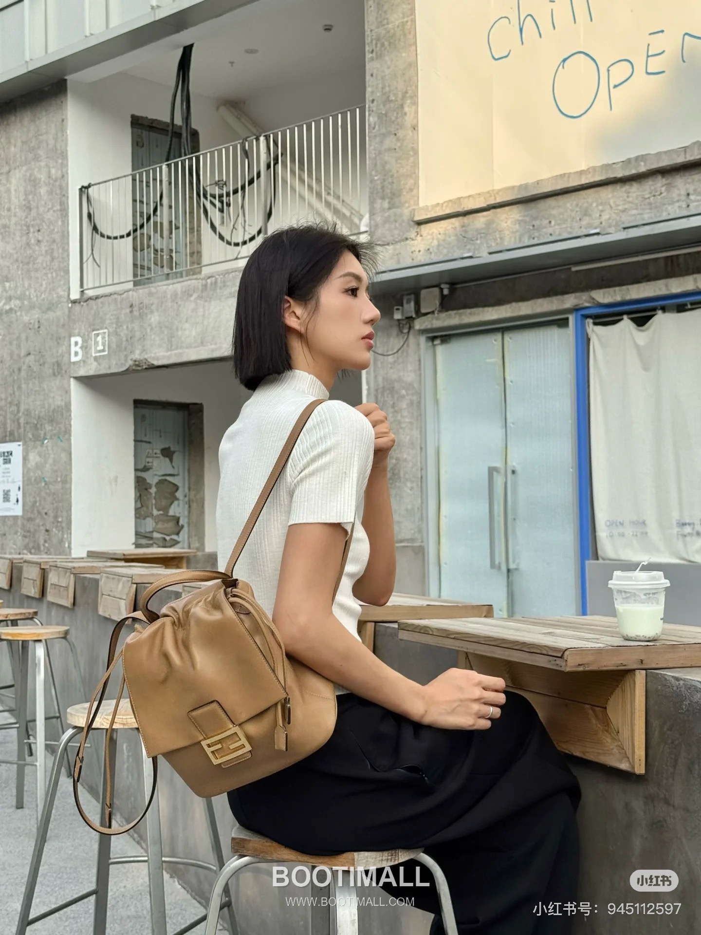 Fendi FF Buckle Drawstring Flap Cowhide Milk Tea Beige Backpack 펜디 FF 버클 드로우스트링 플랩 소가죽 밀크티 베이지 백팩 26cm 5