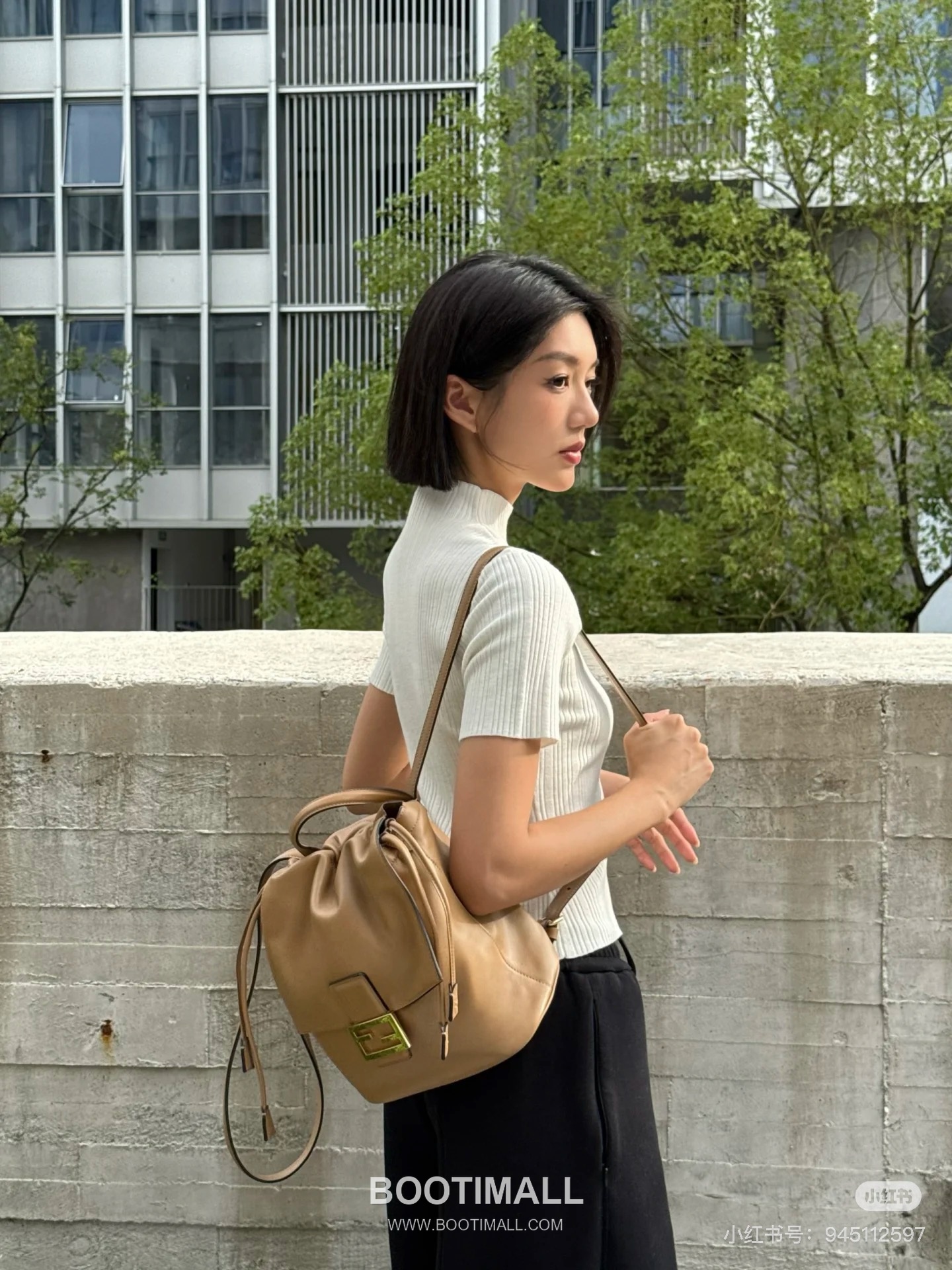 Fendi FF Buckle Drawstring Flap Cowhide Milk Tea Beige Backpack 펜디 FF 버클 드로우스트링 플랩 소가죽 밀크티 베이지 백팩 26cm 6