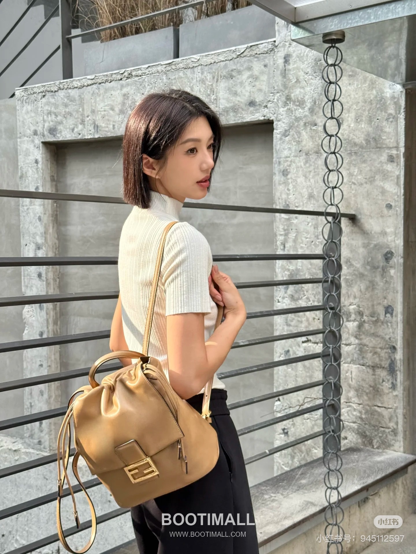 Fendi FF Buckle Drawstring Flap Cowhide Milk Tea Beige Backpack 펜디 FF 버클 드로우스트링 플랩 소가죽 밀크티 베이지 백팩 26cm 8