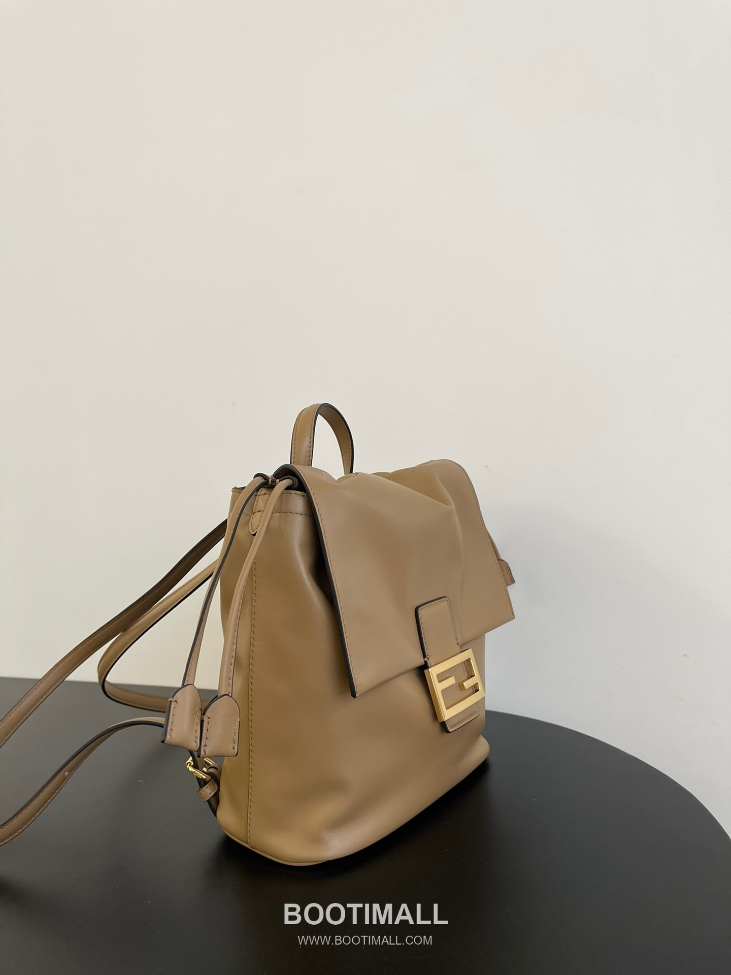 Fendi FF Buckle Drawstring Flap Cowhide Milk Tea Beige Backpack 펜디 FF 버클 드로우스트링 플랩 소가죽 밀크티 베이지 백팩 26cm 10