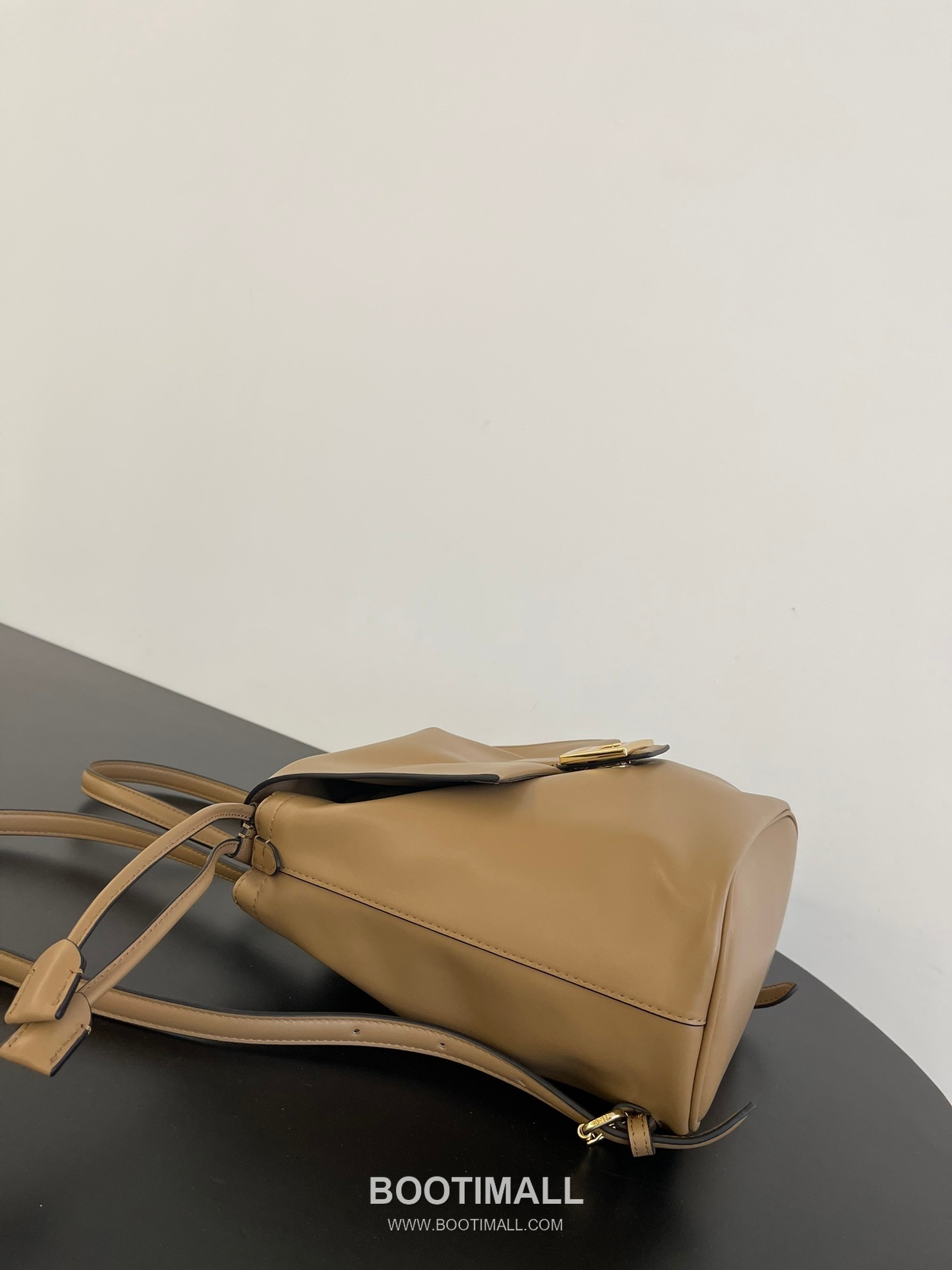 Fendi FF Buckle Drawstring Flap Cowhide Milk Tea Beige Backpack 펜디 FF 버클 드로우스트링 플랩 소가죽 밀크티 베이지 백팩 26cm 11