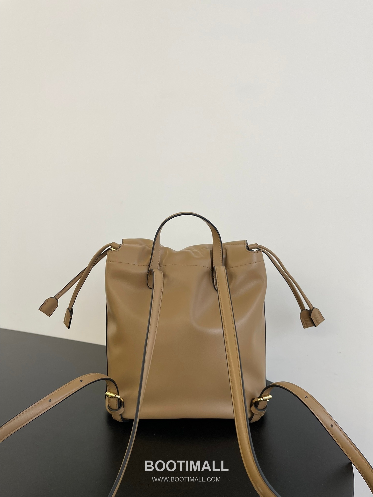 Fendi FF Buckle Drawstring Flap Cowhide Milk Tea Beige Backpack 펜디 FF 버클 드로우스트링 플랩 소가죽 밀크티 베이지 백팩 26cm 12