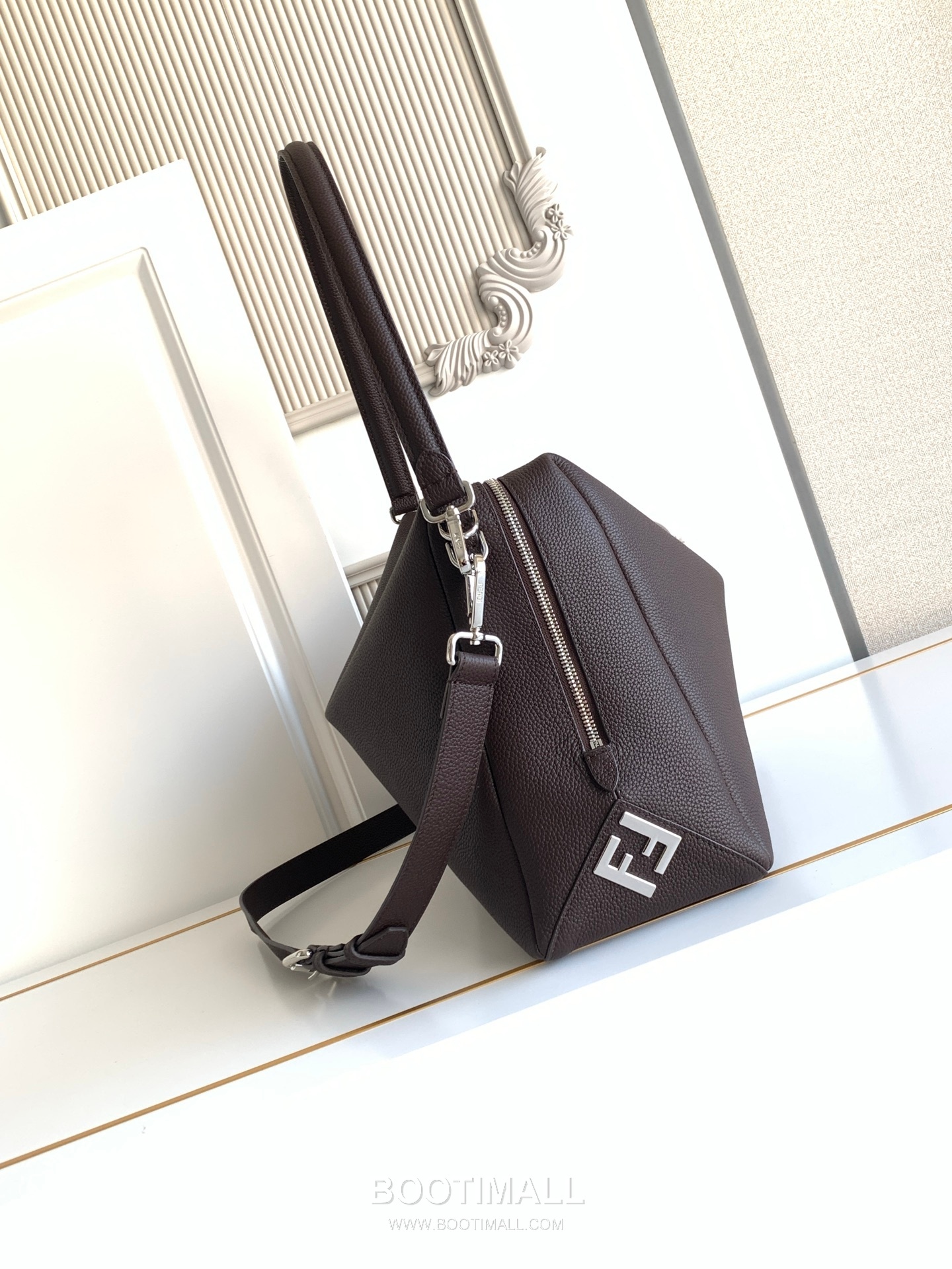 Fendi Lui Full Grain Calfskin Large Bag 펜디 루이 풀그레인 카프스킨 라지 토트백 667M100 38cm 3