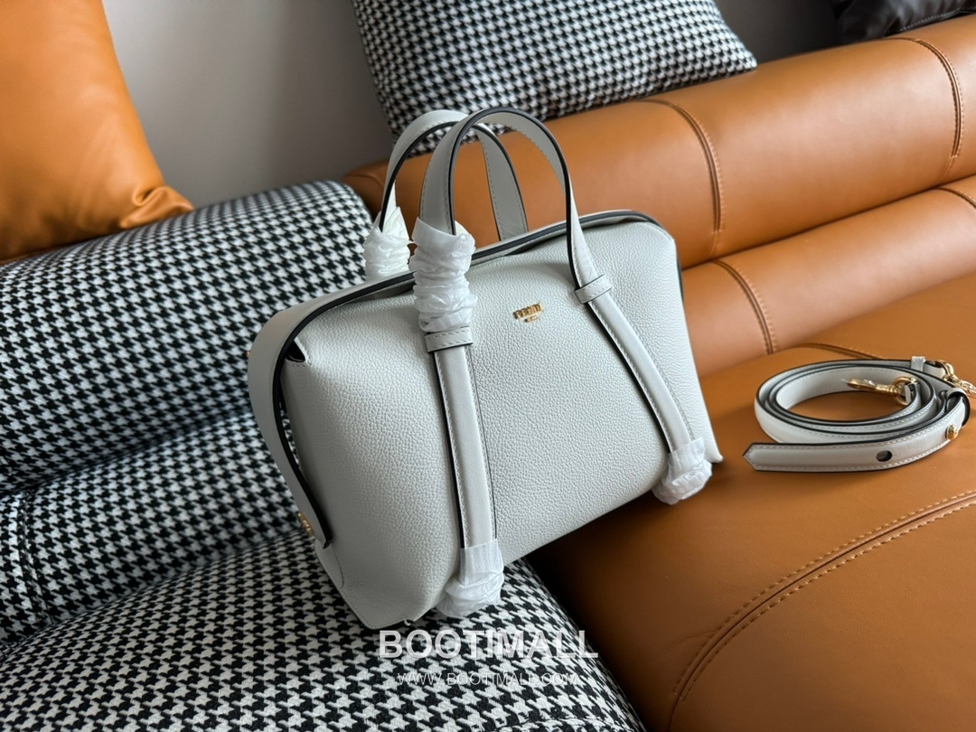 Fendi Boston Full Grain Leather Medium Bag 펜디 보스턴 풀그레인 가죽 미디엄 토트백 152M85 27.5cm 2