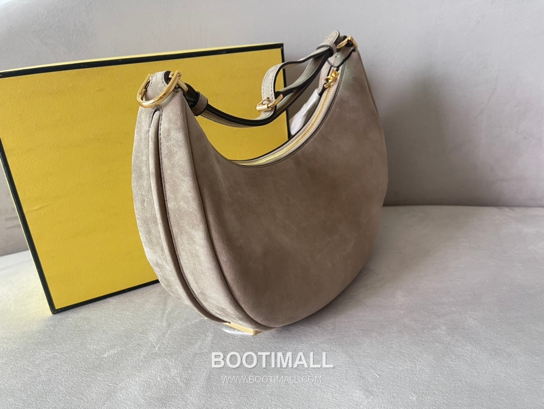 Fendi Suede Crescent Small Shoulder Bag 펜디 스웨이드 크레센트 스몰 숄더백 798M82 29cm 3