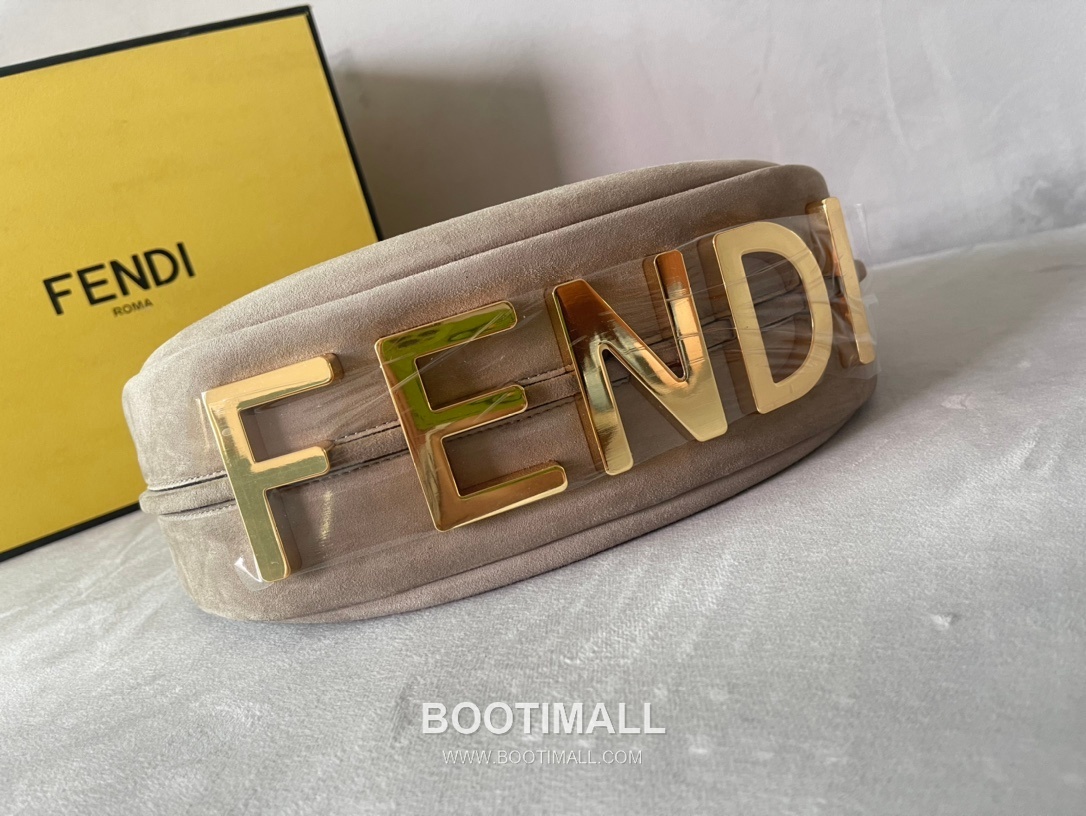 Fendi Suede Crescent Small Shoulder Bag 펜디 스웨이드 크레센트 스몰 숄더백 798M82 29cm 4