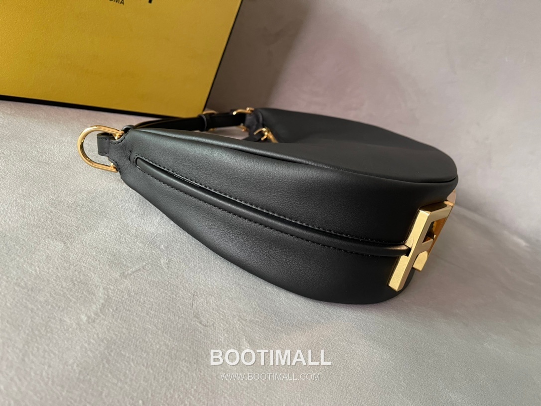 Fendi Leather Crescent Small Shoulder Bag 펜디 가죽 크레센트 스몰 숄더백 798M90 29cm 4