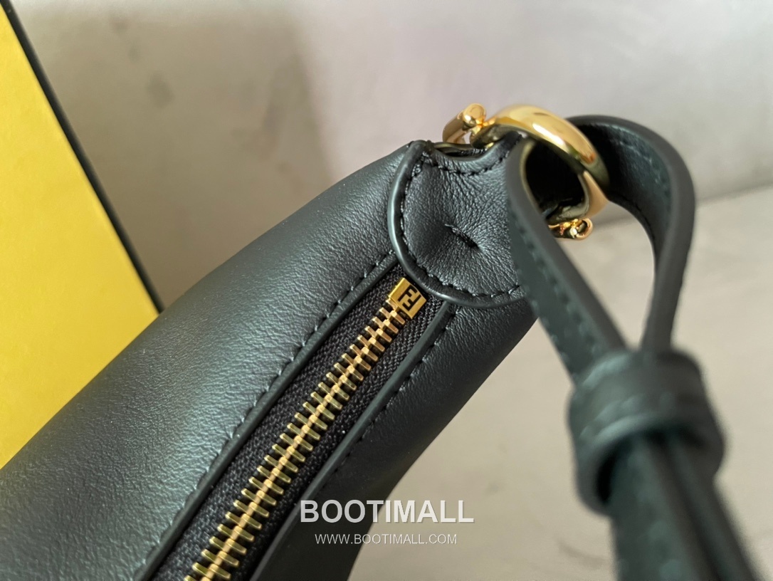 Fendi Leather Crescent Small Shoulder Bag 펜디 가죽 크레센트 스몰 숄더백 798M90 29cm 7