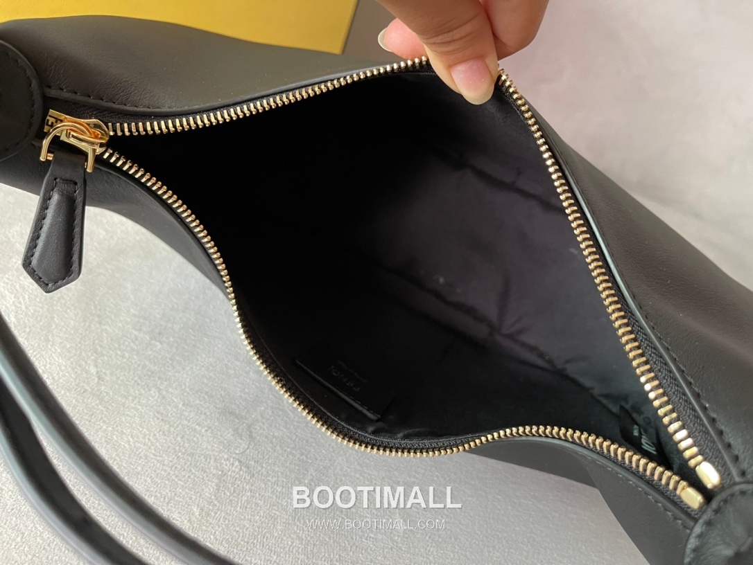 Fendi Leather Crescent Small Shoulder Bag 펜디 가죽 크레센트 스몰 숄더백 798M90 29cm 8