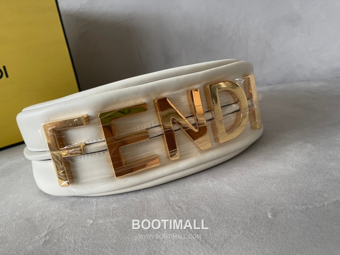 Fendi Leather Crescent Small Shoulder Bag 펜디 가죽 크레센트 스몰 숄더백 798M90 29cm 4