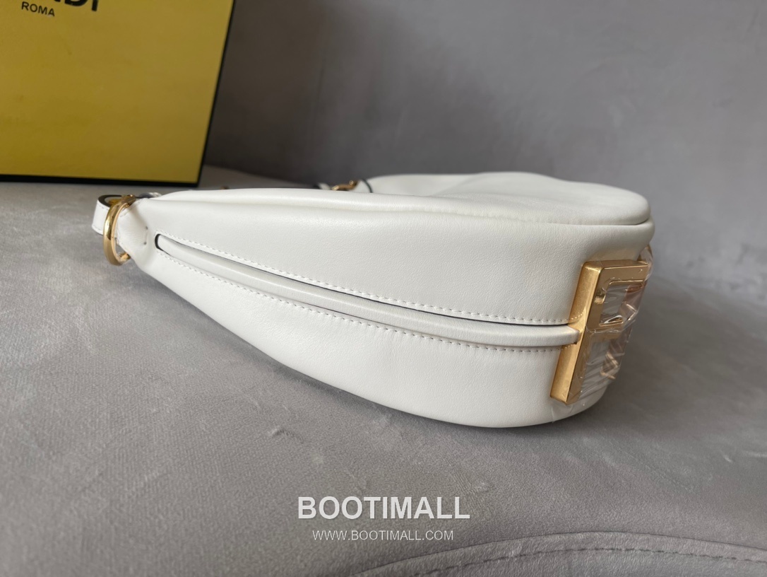 Fendi Leather Crescent Small Shoulder Bag 펜디 가죽 크레센트 스몰 숄더백 798M90 29cm 5