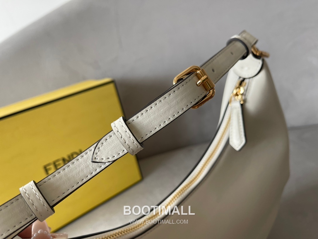 Fendi Leather Crescent Small Shoulder Bag 펜디 가죽 크레센트 스몰 숄더백 798M90 29cm 6