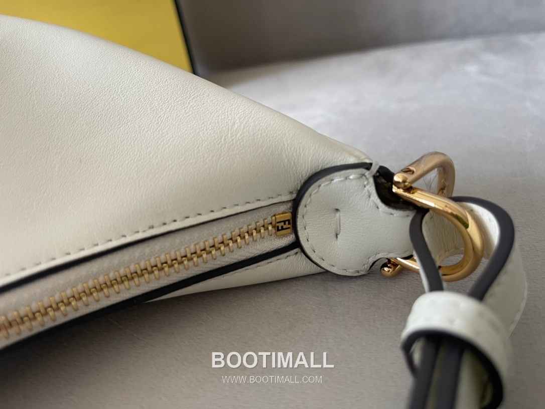 Fendi Leather Crescent Small Shoulder Bag 펜디 가죽 크레센트 스몰 숄더백 798M90 29cm 7