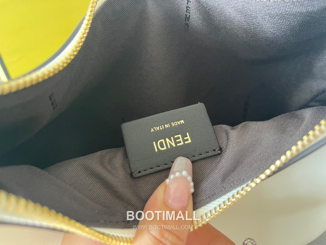 Fendi Leather Crescent Small Shoulder Bag 펜디 가죽 크레센트 스몰 숄더백 798M90 29cm 9