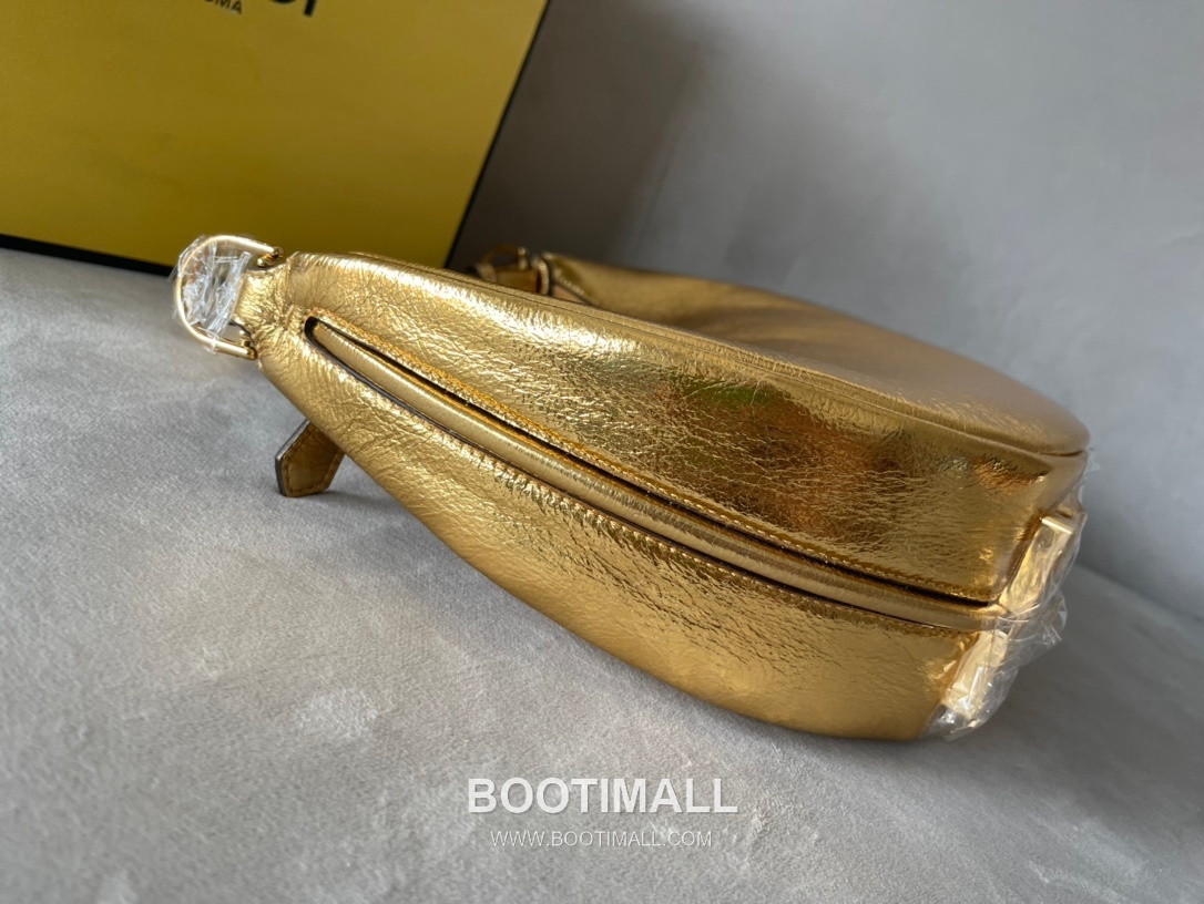 Fendi Metallic Leather Crescent Small Shoulder Bag 펜디 메탈릭 가죽 크레센트 스몰 숄더백 798M90 29cm 4