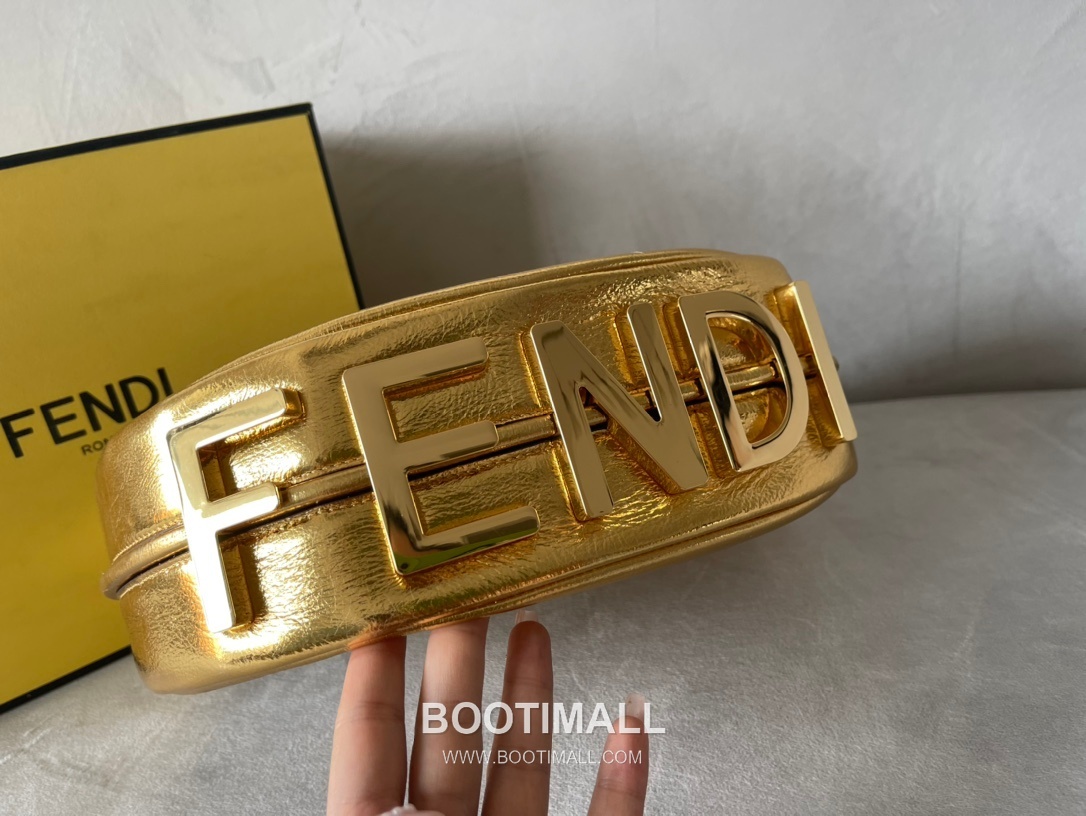 Fendi Metallic Leather Crescent Small Shoulder Bag 펜디 메탈릭 가죽 크레센트 스몰 숄더백 798M90 29cm 5