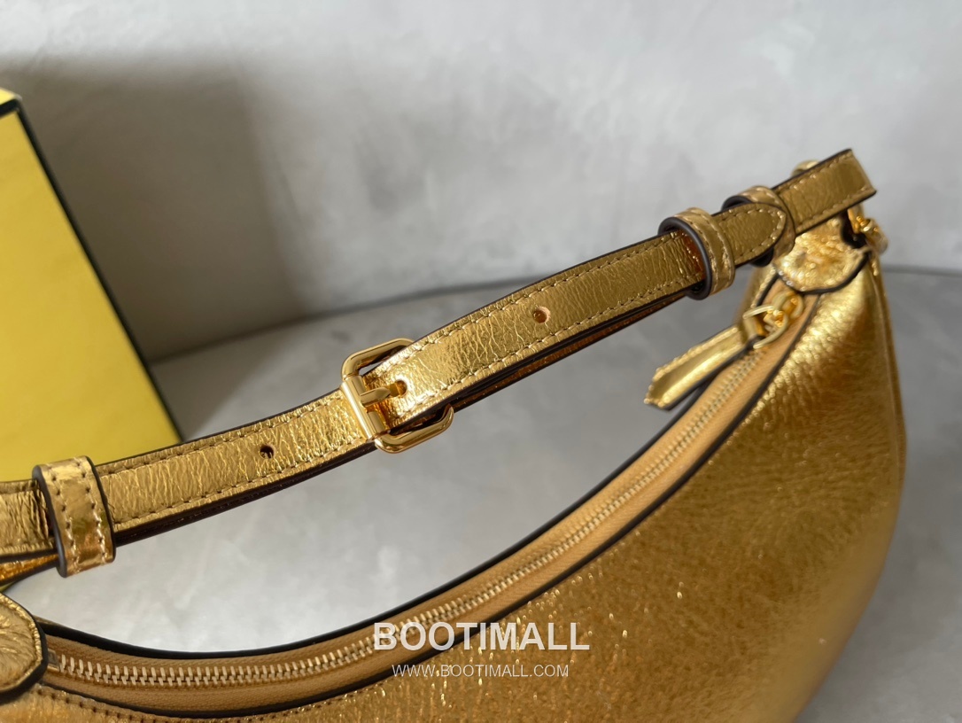 Fendi Metallic Leather Crescent Small Shoulder Bag 펜디 메탈릭 가죽 크레센트 스몰 숄더백 798M90 29cm 6