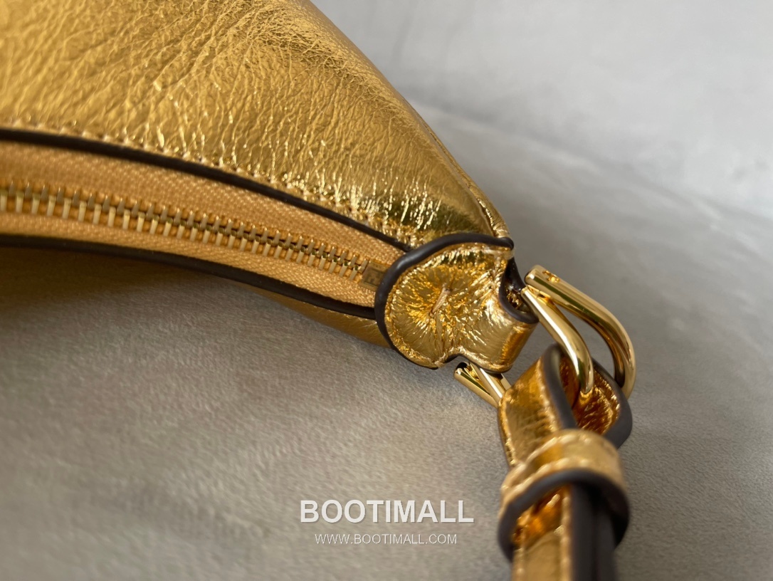 Fendi Metallic Leather Crescent Small Shoulder Bag 펜디 메탈릭 가죽 크레센트 스몰 숄더백 798M90 29cm 7