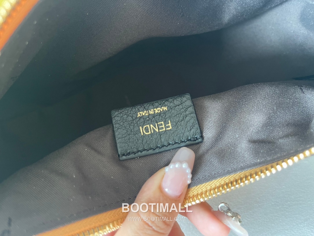 Fendi Metallic Leather Crescent Small Shoulder Bag 펜디 메탈릭 가죽 크레센트 스몰 숄더백 798M90 29cm 9