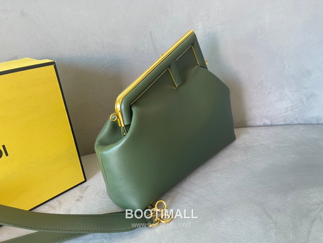 Fendi First Nappa Leather Medium Bag 펜디 퍼스트 나파 가죽 미디엄 토트 클러치백 127M103 32.5cm 2