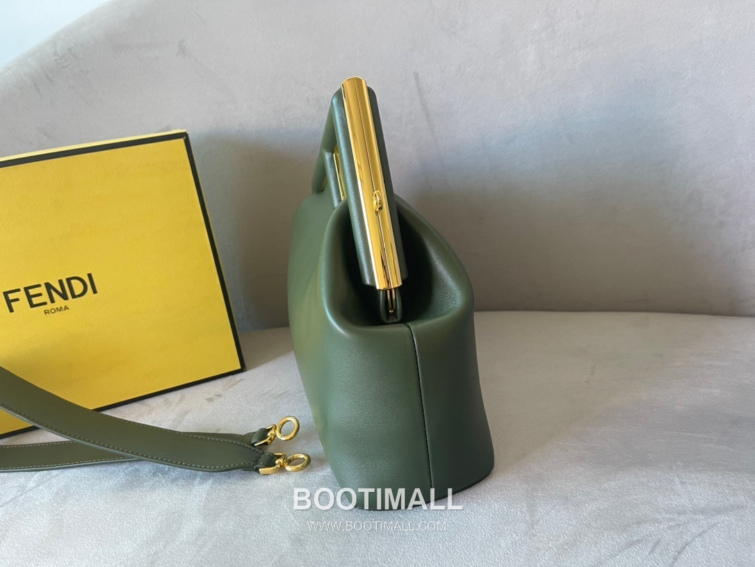 Fendi First Nappa Leather Medium Bag 펜디 퍼스트 나파 가죽 미디엄 토트 클러치백 127M103 32.5cm 3