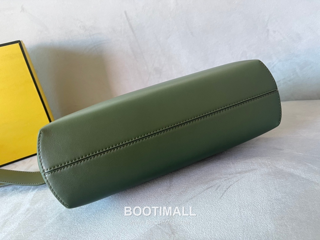 Fendi First Nappa Leather Medium Bag 펜디 퍼스트 나파 가죽 미디엄 토트 클러치백 127M103 32.5cm 4