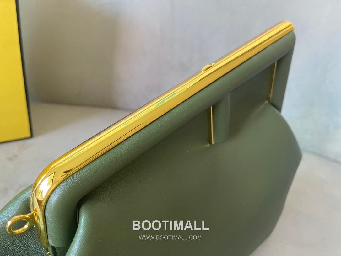 Fendi First Nappa Leather Medium Bag 펜디 퍼스트 나파 가죽 미디엄 토트 클러치백 127M103 32.5cm 6