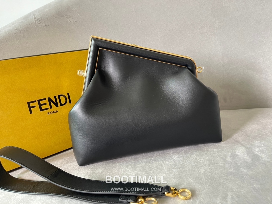 Fendi First Nappa Leather Medium Bag 펜디 퍼스트 나파 가죽 미디엄 토트 클러치백 127M103 32.5cm 4