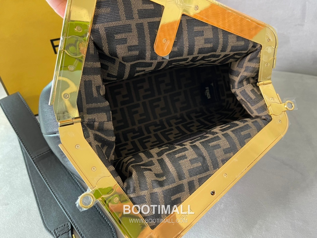 Fendi First Nappa Leather Medium Bag 펜디 퍼스트 나파 가죽 미디엄 토트 클러치백 127M103 32.5cm 7