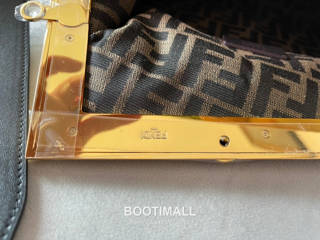 Fendi First Nappa Leather Medium Bag 펜디 퍼스트 나파 가죽 미디엄 토트 클러치백 127M103 32.5cm 9