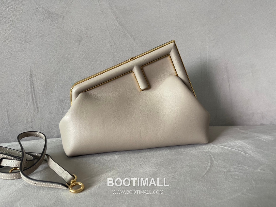 Fendi First Nappa Leather Small Bag 펜디 퍼스트 나파 가죽 스몰 토트 클러치백 129M90 26cm 1