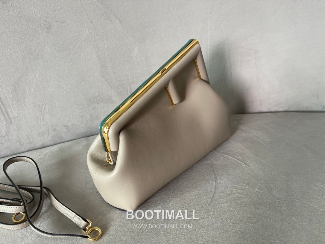 Fendi First Nappa Leather Small Bag 펜디 퍼스트 나파 가죽 스몰 토트 클러치백 129M90 26cm 2