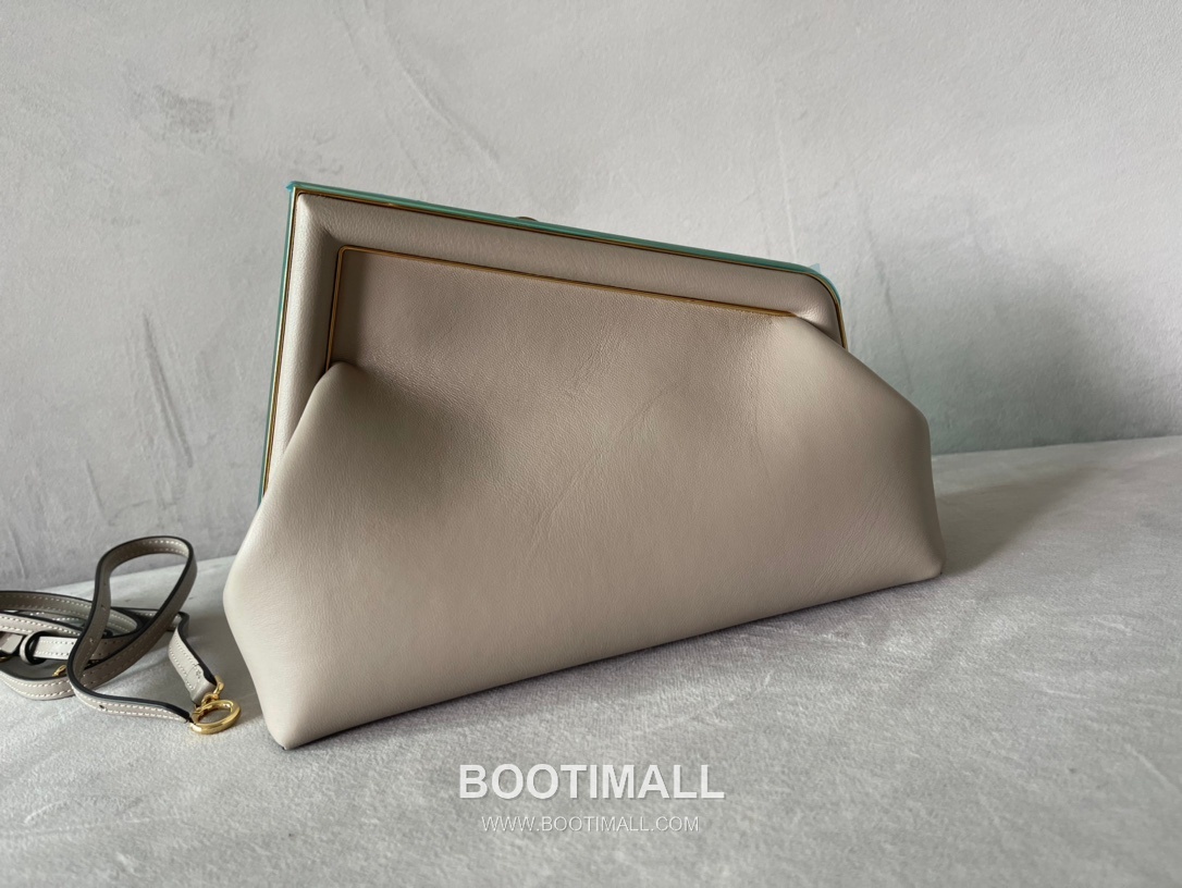 Fendi First Nappa Leather Small Bag 펜디 퍼스트 나파 가죽 스몰 토트 클러치백 129M90 26cm 4