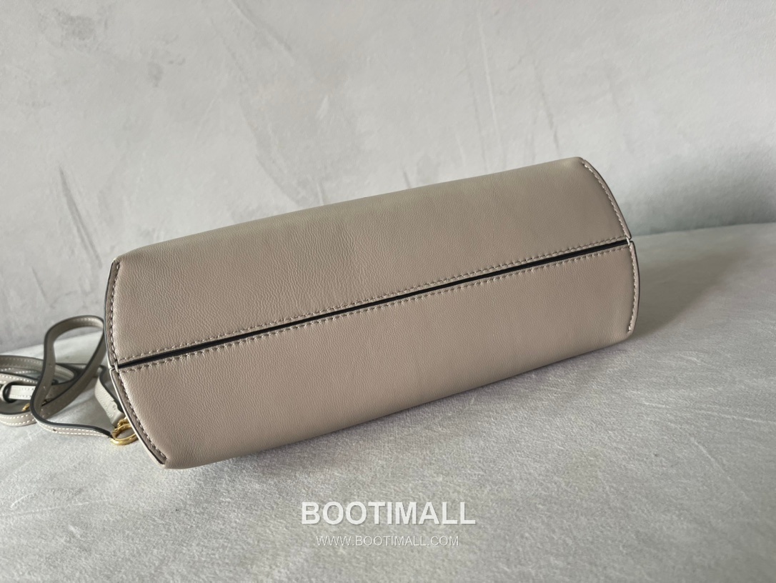 Fendi First Nappa Leather Small Bag 펜디 퍼스트 나파 가죽 스몰 토트 클러치백 129M90 26cm 5