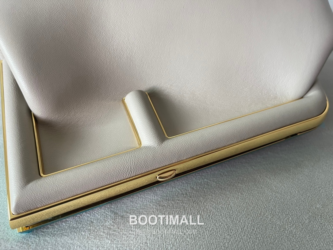 Fendi First Nappa Leather Small Bag 펜디 퍼스트 나파 가죽 스몰 토트 클러치백 129M90 26cm 8