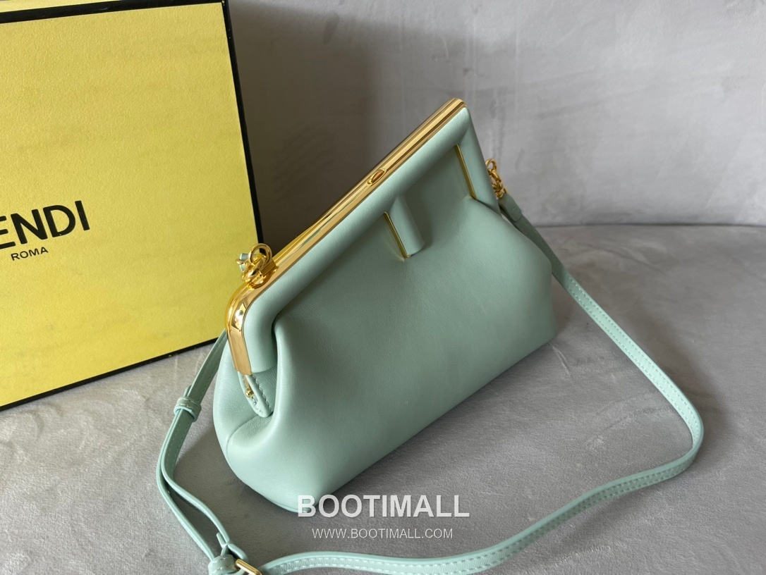 Fendi First Nappa Leather Small Bag 펜디 퍼스트 나파 가죽 스몰 토트 클러치백 129M90 26cm 3