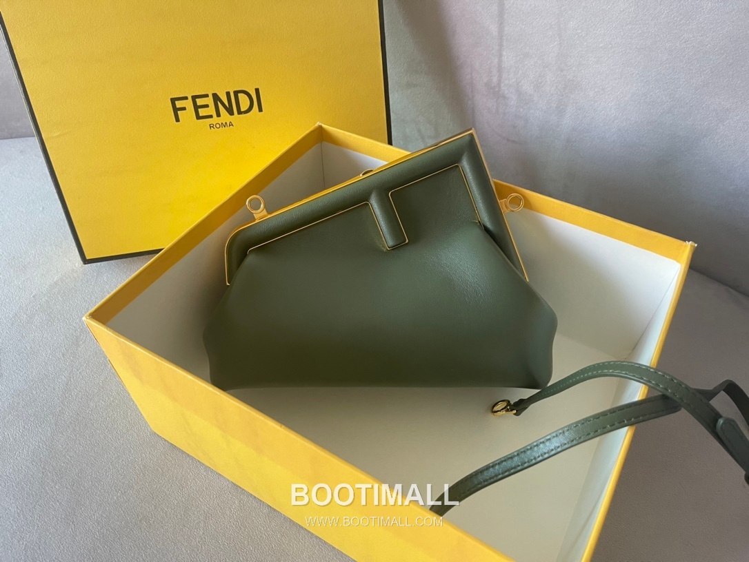 Fendi First Nappa Leather Small Bag 펜디 퍼스트 나파 가죽 스몰 토트 클러치백 129M90 26cm 1