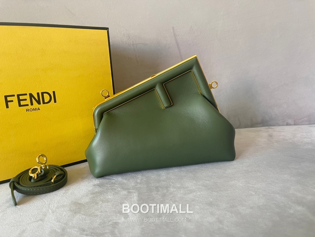 Fendi First Nappa Leather Small Bag 펜디 퍼스트 나파 가죽 스몰 토트 클러치백 129M90 26cm 2